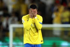 Ronaldo bị đuổi khỏi sân, CĐV Việt Nam và thế giới chỉ trích