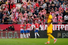Girona đánh bại Barca, giúp Real Madrid lên ngôi vô địch