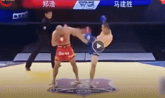 VIDEO: Nhanh như chớp, võ sĩ Vịnh Xuân thua knock-out chỉ sau một giây