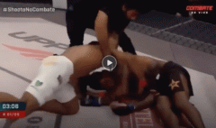 VIDEO: Võ sĩ bất ngờ nhận đòn knock-out ngược khi quật ngã đối thủ