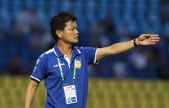Bất chấp lệnh cấm, HLV Nam Định vẫn tố: 'Tổ chức giải V-League có đẹp đâu mà sợ xấu'