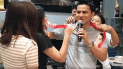 VIDEO: Kiatisuk hát 'Hãy về đây bên anh' ngọt lịm trong tiệc chia tay, chuẩn bị sang Việt Nam