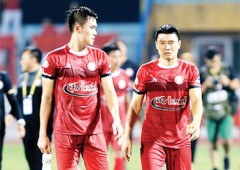 Cựu tuyển thủ Việt Nam dính chấn thương nặng khi đá phủi, nguy cơ ngồi ngoài lượt đi V-League