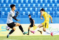 VIDEO: 'Cú lừa' Văn Thanh và pha băng xuống nhanh như chớp của Văn Toàn đem về bàn thắng cho HAGL