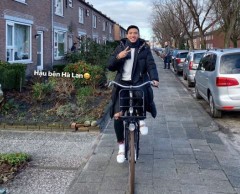 VIDEO: Văn Hậu tranh thủ đạp xe thư giãn trong lúc giải Hà Lan tạm nghỉ