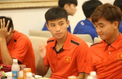Cầu thủ Việt Nam đầu tiên phải cách ly vì Covid-19