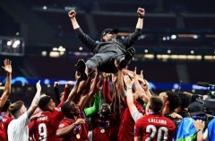 Chủ tịch UEFA khẳng định Liverpool sẽ được trao cúp vô địch Premier League