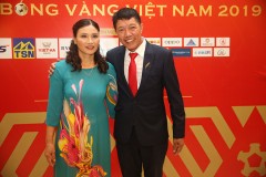 Bố Văn Hậu: 'Cá nhân tôi muốn con trai cống hiến cho bóng đá Việt Nam là chủ yếu'