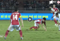 VIDEO: Pha vào bóng nguy hiểm với cầu thủ SHB Đà Nẵng của Công Phượng