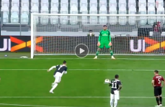 VIDEO: Ronaldo sút trượt penalty khó tin trong trận đấu trở lại của Juventus