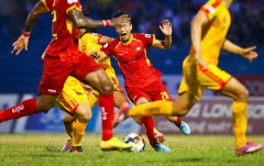 HLV Hà Nội FC cẩn trọng trước 'người gánh team' SLNA
