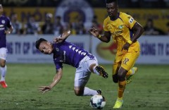 VIDEO: Represing his pain, Quang Hai still played impressively but could help Hanoi FC