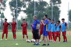 HLV Troussier theo dõi 600 tài năng trẻ để tuyển quân cho U19 Việt Nam