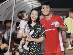 Vợ con Bùi Tiến Dũng vào Quảng Nam tiếp lửa, Viettel FC thắng lớn