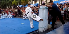VIDEO: Sức công phá của đòn chân Karate khủng khiếp đến thế nào?