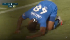 VIDEO: Pha ăn mừng 'doạ ma' gây ám ảnh của Gomis tái hiện ở Nhật