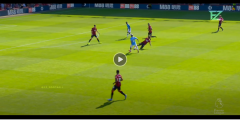 VIDEO: Bộ kỹ năng khiến Pep Guardiola mê mẩn của 'siêu hậu vệ' Hà Lan