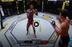VIDEO: Dính đòn siết cổ cực hiểm, võ sĩ UFC buộc phải xin hàng