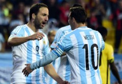 Higuain: 'Messi sẽ gặp nhiều bất lợi nếu tới Ngoại hạng Anh thi đấu'