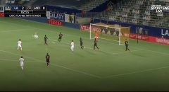 VIDEO: 'Ngả bàn đèn đẹp mắt', sao LA Galaxy lập siêu phẩm giúp đội nhà đánh bại LA FC