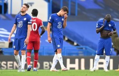 Sai lầm liên tiếp, Chelsea chấp nhận thất bại trước Liverpool