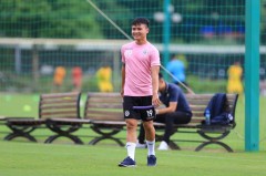 Đang có phong độ cao, Quang Hải bất ngờ phải tập riêng trước ngày V.League trở lại