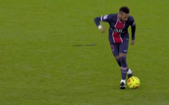 VIDEO: Tái hiện kỹ thuật của Ronaldinho, Neymar khiến đối thủ phát cáu vì quá 'nhây'