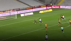 VIDEO: Solo qua 3 cầu thủ đối phương, cầu thủ Ligue I ghi bàn thắng ấn tượng