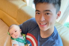 VIDEO: Duy Mạnh hát tặng con trai với giọng hát... khó đỡ