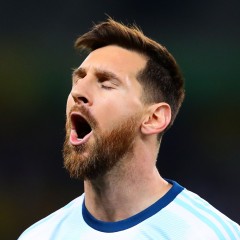 VIDEO: Lionel Messi tức 'phát điên' khi bị Fan làm phiền