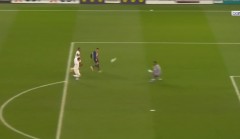 VIDEO: Kylian Mbappe lốp bóng ghi bàn sau pha bứt tốc từ giữa sân ở phút 90+3