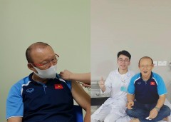 Thầy Park tươi như hoa, thoải mái tinh thần trong ngày tiêm Vaccine Covid-19