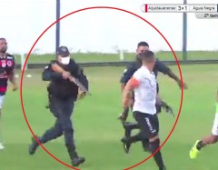 VIDEO: Cảnh sát b.ắn vào chân cầu thủ, rượt đuổi như phim kh.ủ.ng b.ố