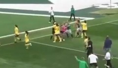VIDEO: Cầu thủ nữ ở Bulgaria túm tóc, giật áo như đánh ghen sau trận đấu