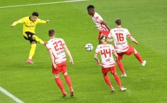 VIDEO: Jadon Sancho lập cú đúp giúp Dortmund vô địch, lời chào hàng tới Man United