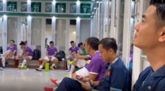 VIDEO: ĐT Việt Nam trầm ngâm nghe 'bản nhạc đặc biệt' trước khi giành vé tới World Cup