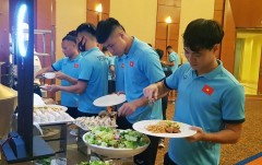 'Thần y' Choi không hài lòng với đồ ăn, ĐT Việt Nam tìm gấp đầu bếp nấu món Việt