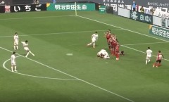 VIDEO: Pha đá phạt 'tự hủy' một cách khó hiểu tại J.League