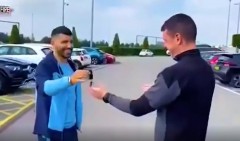 VIDEO: Kun Aguero tận tay tặng xe tiền tỷ cho nhân viên Man City trước khi đến Barca