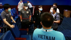 HLV Hàn Quốc 'dằn mặt' phiên dịch ĐT Indonesia trước mặt phóng viên Việt Nam