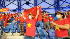 CĐV quốc tế bức xúc về NHM Việt Nam: 'Họ chỉ thích đóng vai người bị hại và không chấp nhận kết quả'