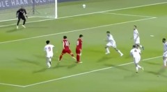 VIDEO: Công Phượng ngã trong vòng cấm UAE nhưng trọng tài từ chối penalty