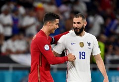 Ronaldo cùng Benzema thi nhau tỏa sáng, Pháp cùng Bồ Đào Nha dắt tay nhau đi tiếp