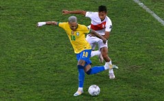 VIDEO: Neymar biến hàng hậu vệ Peru thành những gã hề, kiến tạo dọn cỗ cho đồng đội ghi bàn