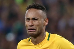 VIDEO: Neymar bật khóc như một đứa trẻ sau thất bại trước Messi ở chung kết Copa America