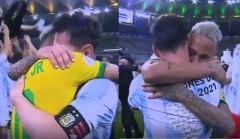 VIDEO: Mặc kệ đồng đội ăn mừng, Messi ôm chặt và vỗ về Neymar sau chung kết Copa