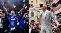 Bận ăn mừng EURO, sao ĐT Italia đến muộn ở đám cưới của...chính mình