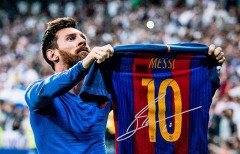 Vô địch Copa America, Messi đồng ý ở lại Barcelona với mức lương thấp kỷ lục