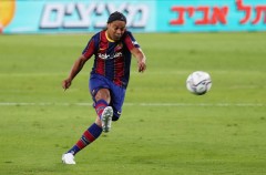 VIDEO: Màn trình diễn của Ronaldinho trong trận Siêu kinh điển đặc biệt