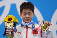 Xúc động nhà vô địch Olympic 14 tuổi dùng tiền thưởng chữa bệnh cho mẹ